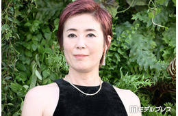 寺島しのぶ、フランス人夫との密着ショット公開「大人のカップル感が素敵すぎる」「気品あふれる美男美女」と反響