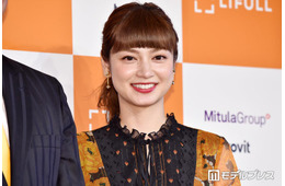 平愛梨、夫・長友佑都選手の顔ネイルでサッカー応援「ハート書かれてて旦那さんへの愛伝わる」「インパクトすごい」
