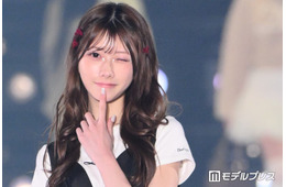 AKB48千葉恵里、ノースリコーデでユニバ満喫「肩のラインが綺麗」「華奢で憧れる」の声
