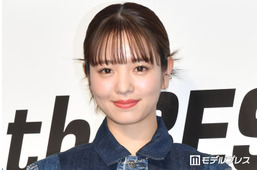 横田真悠、レーススカートで美脚透ける「大人の魅力が増してる」「頭身バランスが神」と反響