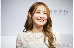 大沢あかね、美スタイル際立つ韓国での水着ショット披露に反響「美しさに磨きがかかってる」「スタイルよすぎ」
