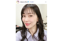 元モー娘。飯田圭織「久しぶりに髪を下ろしました」オフショルトップス姿披露「ずっと綺麗」「スタイル良い」の声