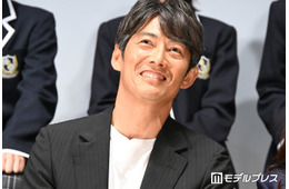 反町隆史・生見愛瑠・生徒キャストら18人「GTO」キャストが豪華集結 ファンとハイタッチで急接近