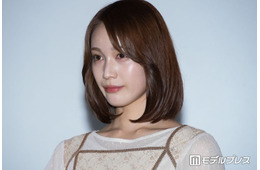 中村ゆりか、美デコルテ際立つ純白ドレス姿に反響続々「美しすぎます」「見惚れる」