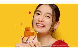 八木莉可子、圧巻の⾷べっぷり披露 ファミマ新CMでオススメ揚げ物も明かす「⾟いものが好きで」