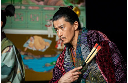 小栗旬「豊臣兄弟！」出演の決め手となった共演俳優の存在「僕にとって財産」本人が語る“首の傾き”裏話も【インタビュー前編】
