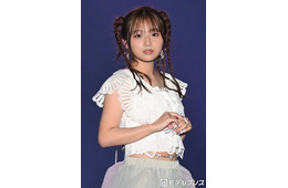 辻ちゃん長女・希空（のあ）、ショート丈ノースリーブからウエストチェーン輝く 三つ編みツインテールが可愛い【TGC新潟2026】