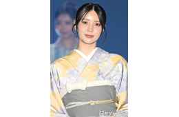小林由依、上品なイエロー×グレー浴衣姿 リボンの帯がアクセント【TGC新潟2026】