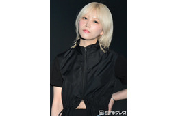 元乃木坂46川後陽菜、変形トップスから美ウエスト覗く モードな装いで魅了【TGC新潟2026】