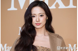TWICEツウィ、プラべ感溢れるタンクトップ姿に反響「自然体な笑顔が素敵」「スタイルレベチ」