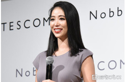紅蘭、娘との密着ショット公開「かっこいい親子」「雰囲気そっくり」と反響