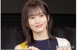 山本彩、美ウエスト＆腕ライン際立つノースリショットに「スタイル抜群」「お肌綺麗」と絶賛の声