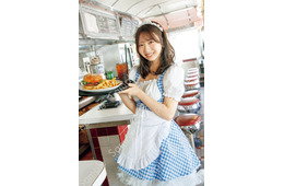 日向坂46藤嶌果歩、ダイナーで微笑む 1st写真集ポストカード第3弾公開【果実の歩幅】