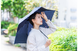 仕事相手が眉をひそめる。職場での薄着ファッションのマナー違反、覚えておいて