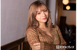 ギャルママモデルまぁみ、ぴったりキャミ姿でオレンジ髪へのイメチェン報告「セクシー」「色気がだだ漏れ」と反響