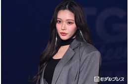 せいせい、美脚際立つガーター網タイツ×ショーパンコーデに反響「セクシーすぎる」「着こなせるの凄い」の声