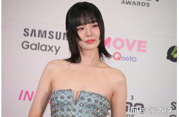 「イカゲーム」出演女優、美脚輝くミニスカ姿に反響「何頭身？」「さすがの着こなし」