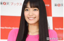 miwa、二の腕スラリのノースリ姿披露「オフ感が最高」「胸のセミの抜け殻は本物？」と反響