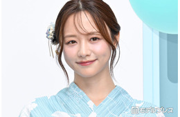 森香澄、ほっそり二の腕際立つノースリ姿で寝転びショット「目の保養」「透明感がすごすぎる」