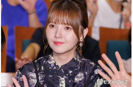 鬼頭明里、ノースリ衣装ショット公開「清楚で可愛い」「透明感レベチ」の声