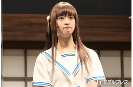 乃木坂46メンバー、ダメージタイツ×ミニスカで美脚チラリ 卒業目前の衣装ショットに「脚が綺麗すぎる」「永久保存版」と絶賛の声