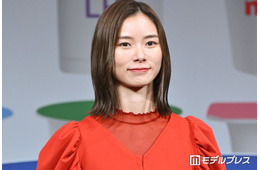 朝日奈央、前髪ありの新ヘアに反響「小顔際立つ」「めちゃくちゃ似合ってる」