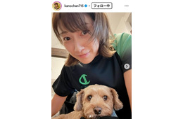 狩野舞子、ノースリ×ミニ丈から美脚披露「スタイル良くて見惚れる」「脚長すぎてびっくり」と反響