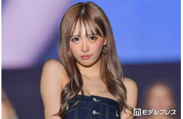 「シャッフルアイランド」伊藤桃々、上海留学中の圧巻美脚際立つショーパン姿に反響「身体の半分以上脚」「レベチのスタイル」