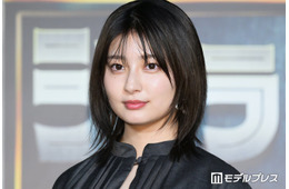 吉川愛、ノースリーブドレス姿に絶賛の声「見惚れちゃいます」「肌綺麗すぎる」