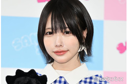 あの、ミニ丈コーデで美脚全開「脚の長さにびっくり」「全身のバランスが理想的」と反響