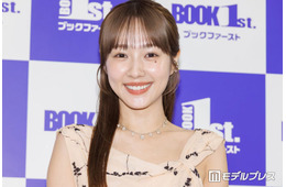 前田希美「久々に一緒に写真撮りました」車内での夫婦2ショットに反響「美男美女」「オシャレな2人」