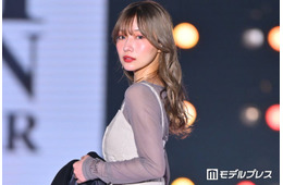 元NMB48村瀬紗英、大胆柄ストッキングで美脚際立つ 秋先取りコーデで魅了【関コレ2026A/W】