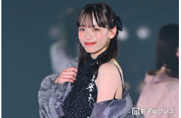 サッカー日本代表 上田綺世選手の妻・由布菜月「関コレ」で堂々ランウェイ ファージャケットから美肩チラ見せ【関コレ2026A/W】