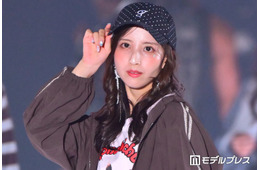 元乃木坂46佐藤楓、キャップ被りウィンクで決めポーズ「でんちゃん可愛すぎ」「スタイル抜群」の声【関コレ2026A/W】