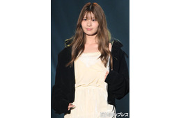星乃夢奈、ハイトーンヘアで雰囲気ガラリ キャミワンピから美肩のぞかせる【TGC松山2026】