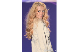 中島健人の妹役で話題の嵐莉菜、ハイトーンヘアに「お人形さんみたい」「異次元」と絶賛の声【TGC松山2026】