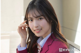 「今日好き」村谷はるな、変形デニムで太ももチラ見せ「セクシーすぎて目が釘付け」「クールビューティー」の声
