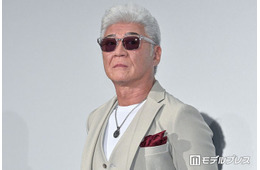小沢仁志「白米無しで肉・肉・肉」ステーキ朝食公開に反響「朝から豪華」「にんにくたっぷり」