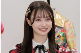 “顔面重要文化財”AKB48センター伊藤百花、美脚際立つミニ丈秋冬コーデ披露「お人形さんみたい」「可愛さが詰まってる」と絶賛の声