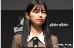 乃木坂46五百城茉央、夏のお散歩ショット公開 ノースリ姿に「眼鏡姿が新鮮で可愛い」「圧倒的な透明感」と反響