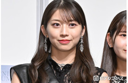 元モー娘。牧野真莉愛、美脚際立つミニスカコーデ公開「現役高校生でもいける」「スタイル抜群で脚が長い」の声