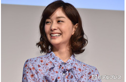 パドレス松井裕樹投手の妻・石橋杏奈「最近毎日お手伝いしてくれる」料理中の娘公開「コンロに届かなくて椅子使ってるの愛おしい」「親孝行すぎる」と反響