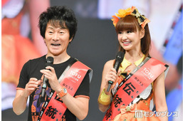 「かつみ・さゆり」さゆり、ミニスカから伸びる圧巻美脚に感嘆の声「真っすぐで長くて綺麗な脚」「キープの秘訣を教えてほしい」