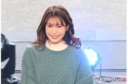 “令和の峰不二子”阿部なつき、胸元ざっくりキャミワンピ姿「色気すごい」「スタイル抜群」の声