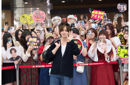 山田涼介、台北でソロアジアツアー開幕 ドームツアーから曲順組み替え・歓迎ムードの空港＆現地記者会見ショットも