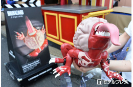 USJ、バイオ「リッカー・ポップコーンバケツ」公開 長い舌に鋭い爪…不気味さ精巧に再現