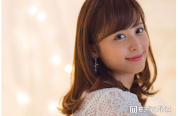 第1子出産の久慈暁子、0歳娘抱っこショットに反響「大きくなったね」「産毛の感じが似てる」