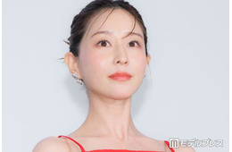 第1子妊娠中の田中みな実、ノースリ真紅ドレスで登場 WEST.重岡大毅との掛け合いで会場沸かす【5秒で完全犯罪を生成する方法】