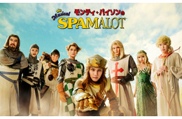 岩田剛典、ハイトーンロングヘアのアーサー王ビジュアル解禁 福田雄一氏演出ミュージカル「モンティ・パイソンのSPAMALOT」