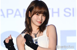 LE SSERAFIMチェウォン、ミニドレス×ロングブーツで圧巻美脚「SF映画のヒロインみたい」「ビジュアルが最高峰」と反響
